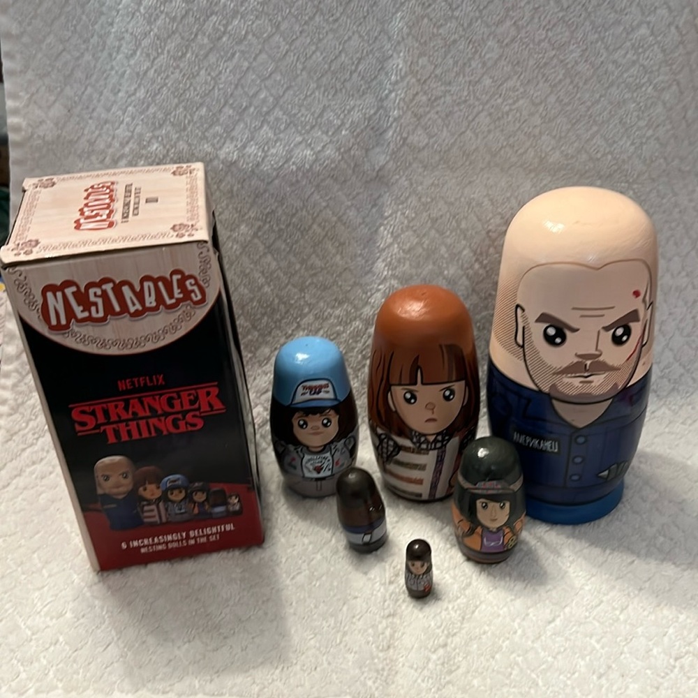 2022 Stranger Things 6 nesting dolls collectable, great stocking stuffer NEW